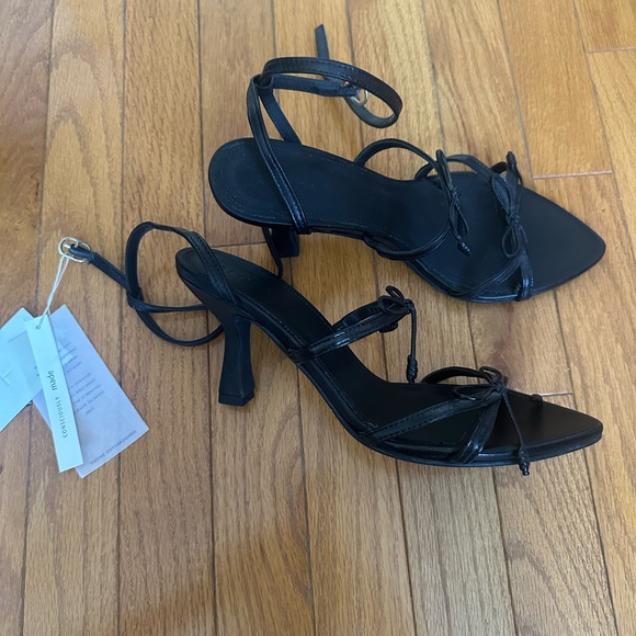 Alohas black tie heels